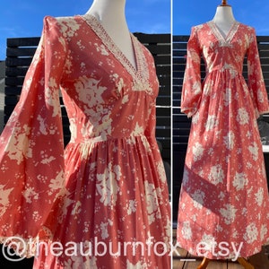 70er Apricot Geblümtes Maxi Kleid mit Glockenärmeln Gr. S