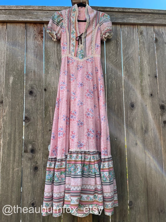 70's Pink Floral Maxi Dress with Faux Lace Print … - image 3