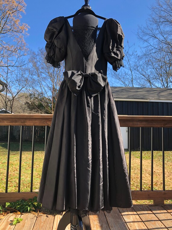 80's Gunne Sax Black Taffeta Formal Dress with La… - image 6