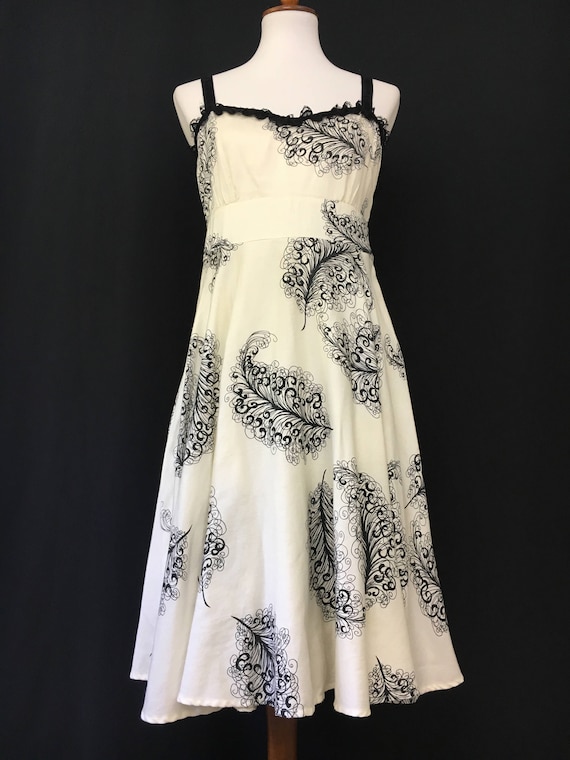 Pretty 50's Inspired Feather Print Dress - image 2