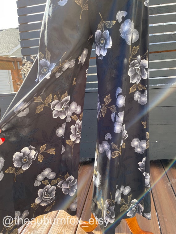 70's Black with Grey Floral Print Halter Jumpsuit… - image 5