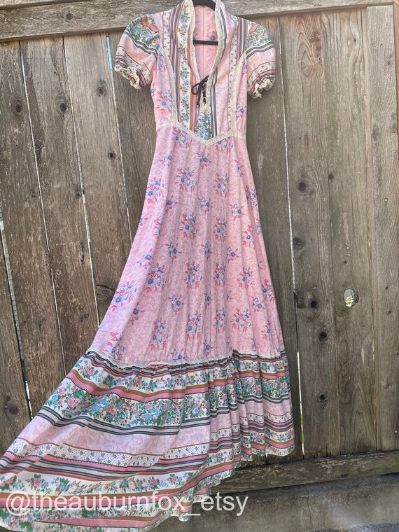 70's Pink Floral Maxi Dress with Faux Lace Print … - image 4