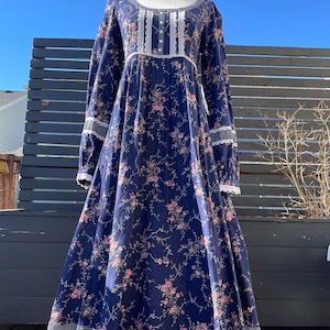 70&#39;s Gunne Sax Navy Blue Floral Midi Dress with Polka Dot Detail Sz 11