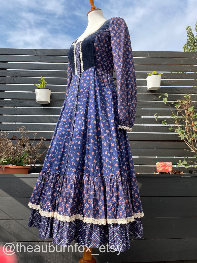 70's Gunne Sax Midnight Blue Floral Button Down Dress With Velvet Trim ...