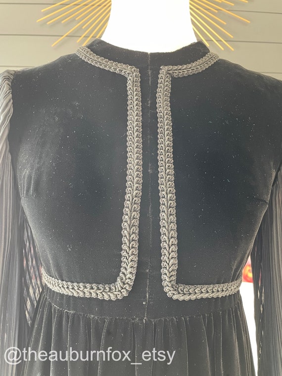 60's Witchy Mod Black Velvet Mini Dress with Acco… - image 2