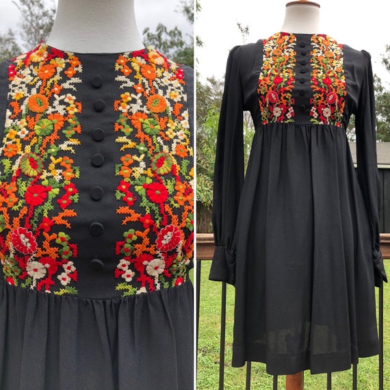60's/70's Embroidered Babydoll Mini Dress Sz S