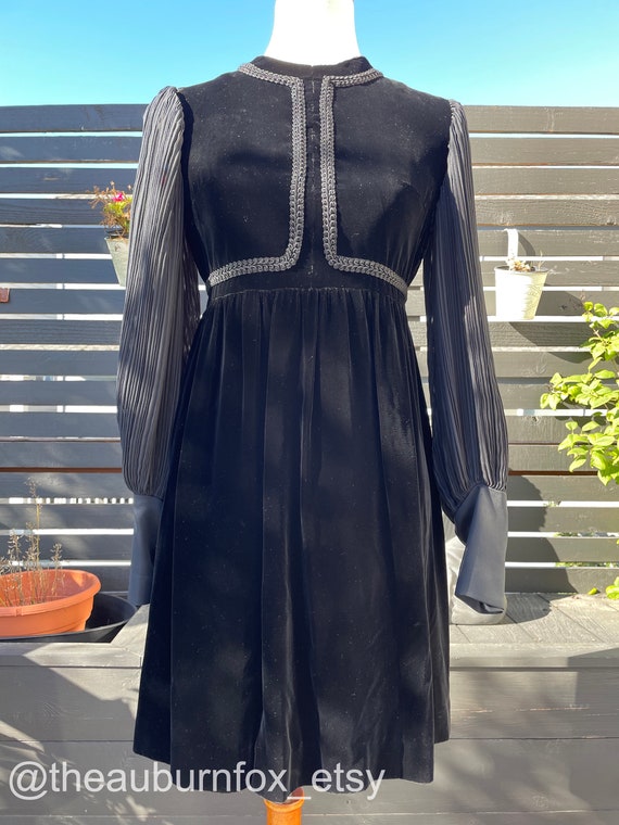 60's Witchy Mod Black Velvet Mini Dress with Acco… - image 4