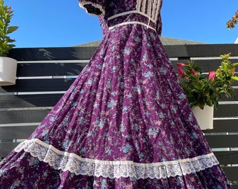 Vintage Gunne Sax dress | white blue floral corset lace-up