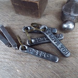 Iron anniversary gift, 6th anniversary key chain. Blacksmith forged personalized key chain gift. Wrought iron customized keychain. Bild 6