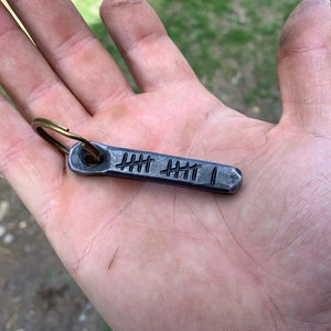 11 Tally Marks Steel Anniversary Key Chain Gift. Customizable 11th anniversary keychain present Bild 7