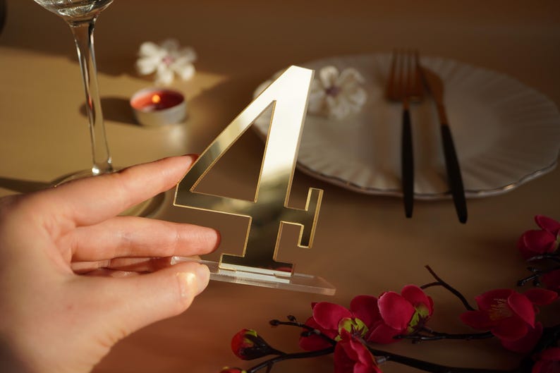Wedding Table Numbers Gold Mirror Acrylic, Personalized Laser Cut Table Numbers, Modern Wedding Decor, Elegant Table Sign, Custom Numbers Bild 10