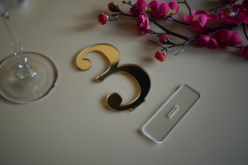 Wedding Table Numbers Gold Mirror Acrylic, Personalized Laser Cut Table Numbers, Modern Wedding Decor, Elegant Table Sign, Custom Numbers Bild 6