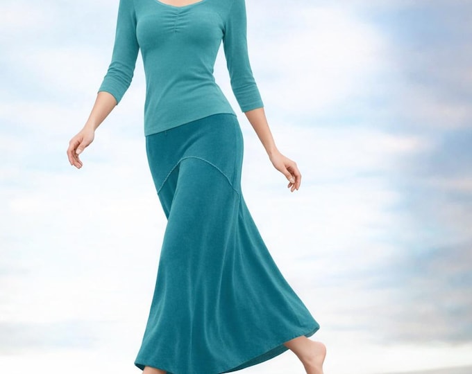 Velvet maxi skirt in hourglass line