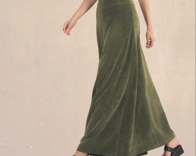 Velvet maxi skirt in hourglass line