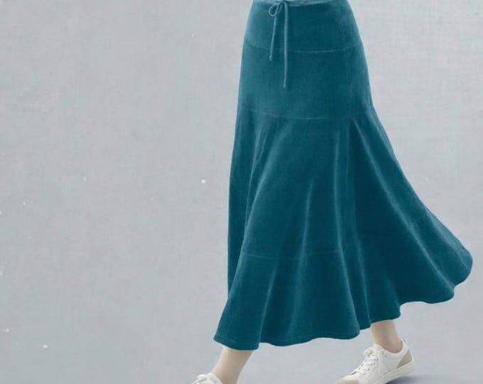 Velvet maxi skirt in hourglass line
