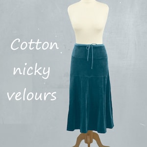 Velvet maxi skirt in hourglass line