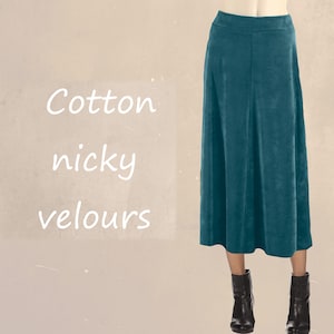 Velvet maxi skirt in hourglass line