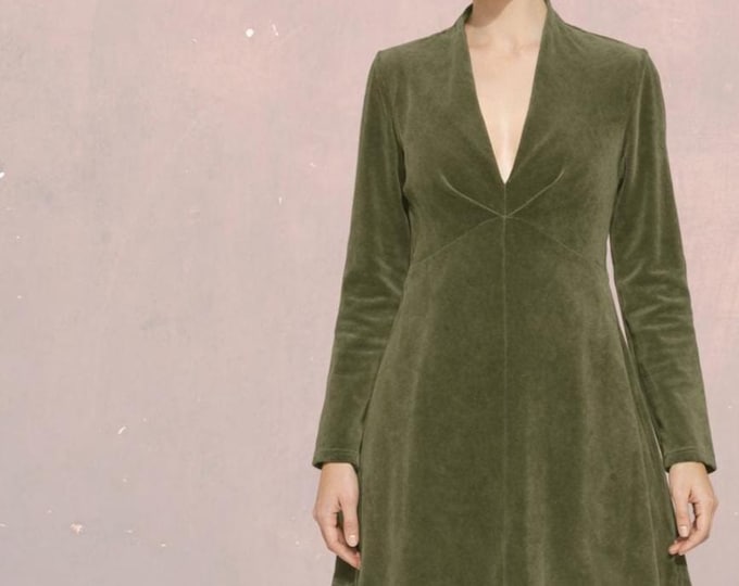 velours top with pleated V neckline