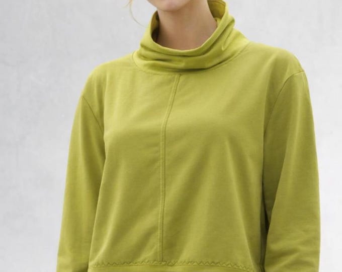 Cropped sweater made of soft sweat organic cotton