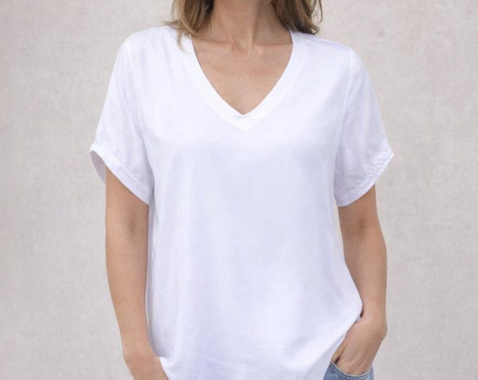 Cupro blouseCupro sweater blouse with V neck