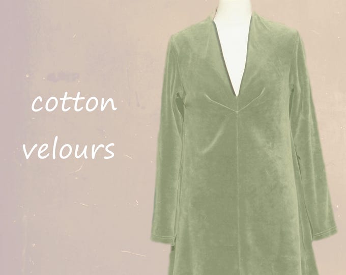 velours top with pleated V neckline