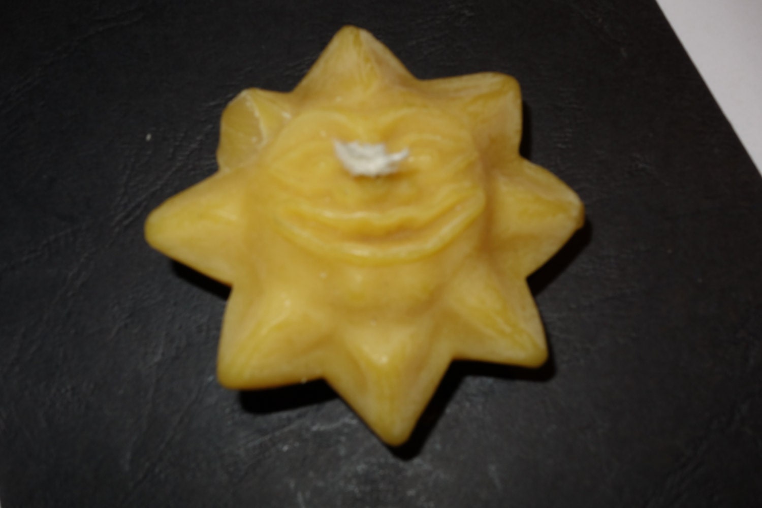 Bougie Étoile Souriante en Cire d'abeille Naturelle