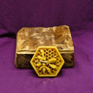 pure beeswax candle &quot;alveole&quot;