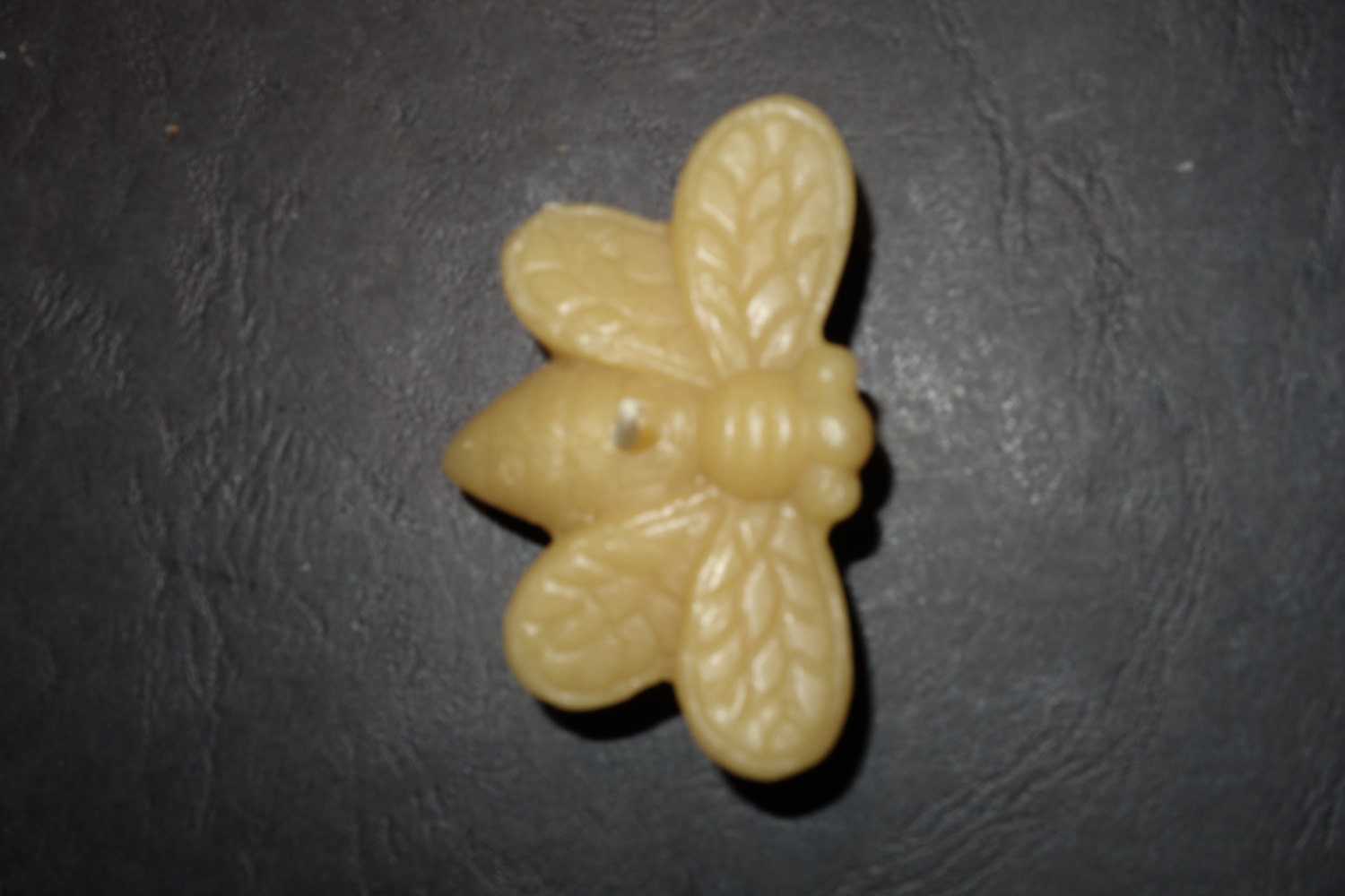 Bougie en Pure Cire d'abeille Forme Abeille