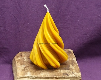 “Twisted” candle in pure beeswax