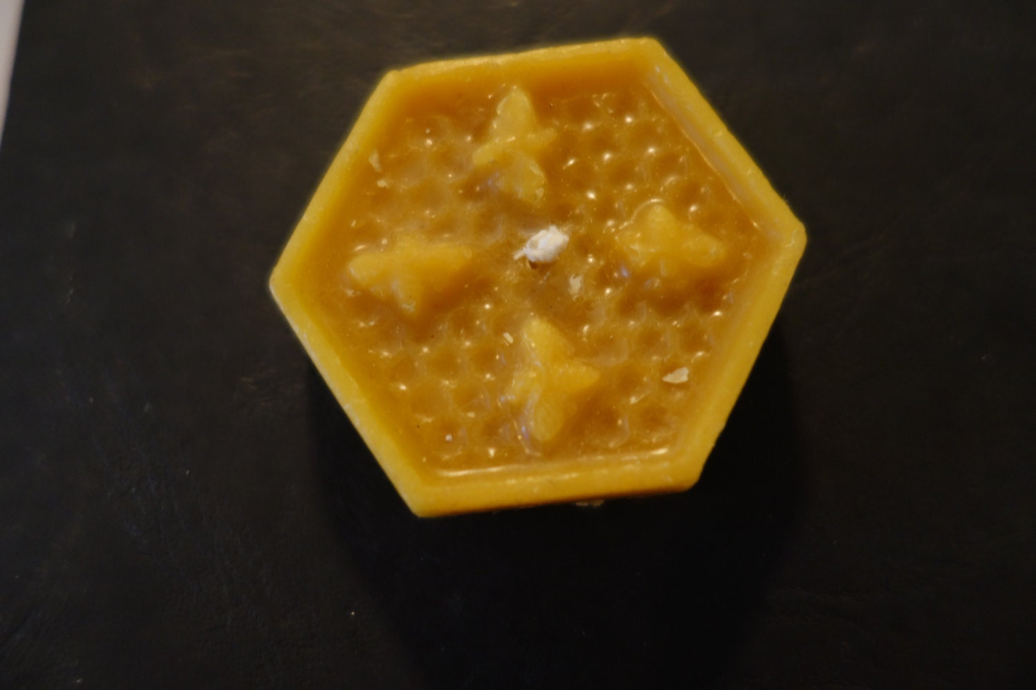 Bougie Savonette Alvéole en Cire d'abeille Naturelle