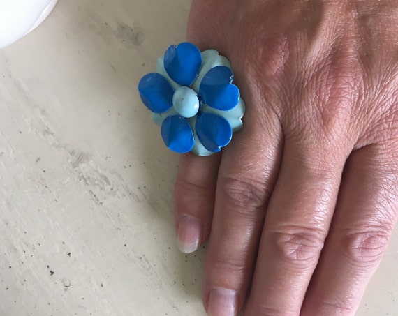 Vintage blue enamel flower ring mod 60's 70's era… - image 4