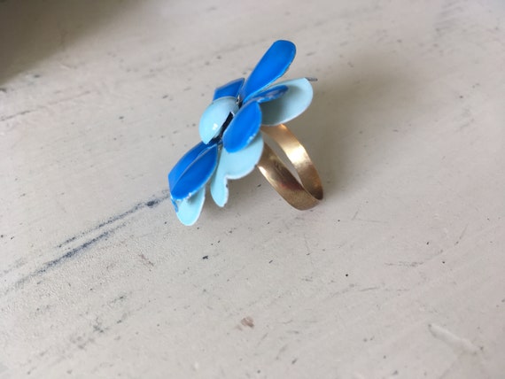 Vintage blue enamel flower ring mod 60's 70's era… - image 3