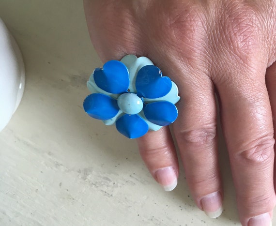 Vintage blue enamel flower ring mod 60's 70's era… - image 1