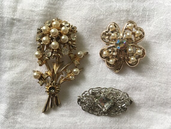 Vintage Brooch Pin Lot Rhinestones Simulated Pearls Silver Gold