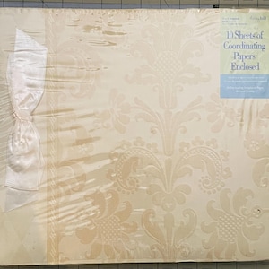 Álbum de recortes Daisy Hill de 30x30 cm. Incluye 10 hojas de papeles coordinados. Calidad de archivo.