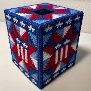 GRANDE DESCONTO – Lona plástica feita à mão nos EUA Patriot Tissue Box Cover Branco Azul Vermelho