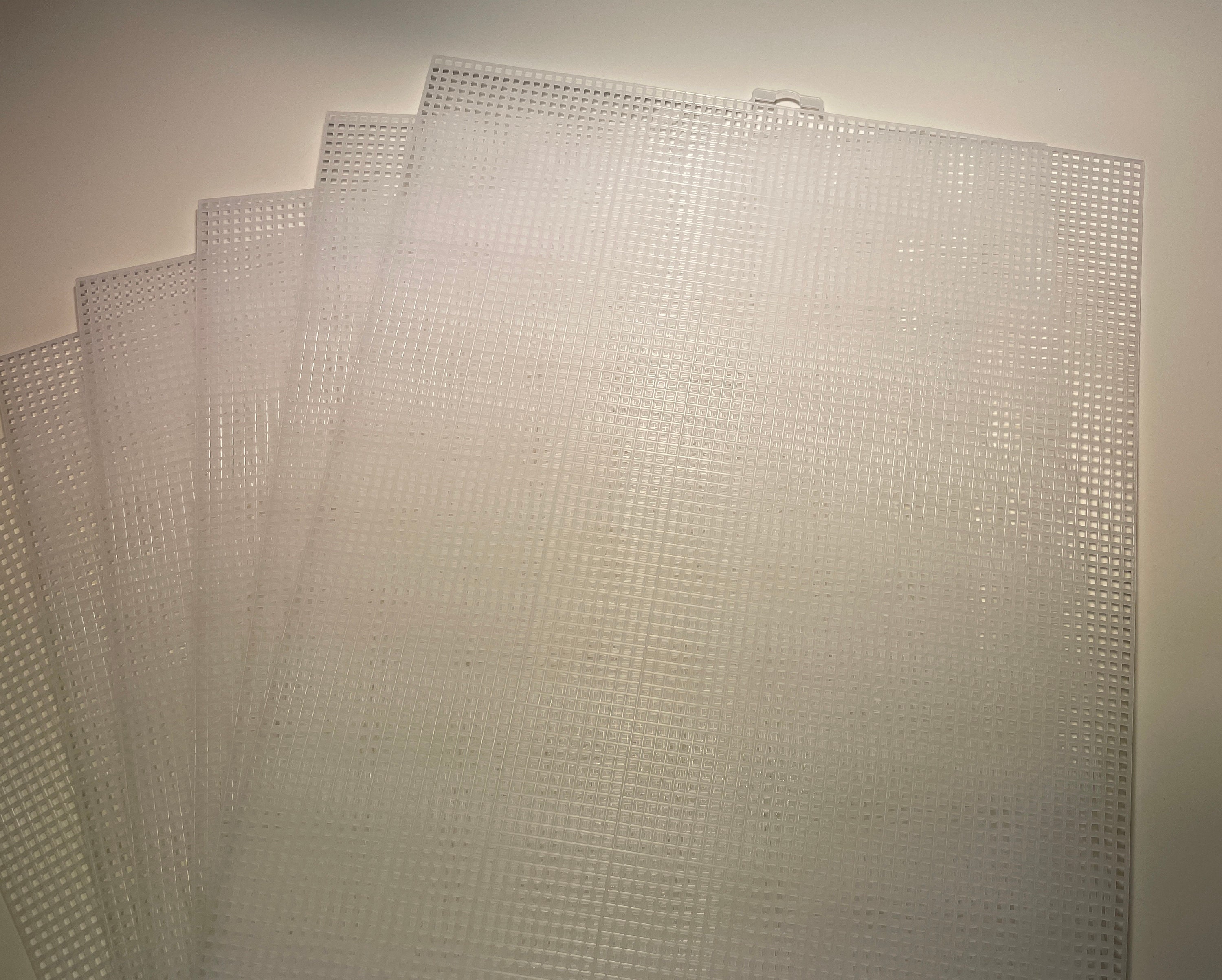 7 Mesh Count Plastic Canvas Sheet 10.5 x 13.5 Inch 30 Colors [1 Sheet]