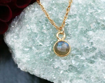 Dainty Labradorite Necklace, Tiny Crystal Necklace, Minimalist Jewelry, Protection Crystal, Gift for Daughter, Gemstone Jewelry