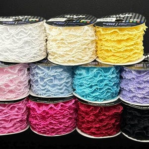 Adorno de encaje con volantes estrechos Wyla, 0,9" de ancho, 6 yardas por carrete