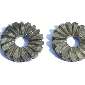 Geschnitzte Edelsteinblumen / natürliche goldene Obsidian geschnitzte Blumen 8 mm Loch Edelstein geschnitzte Blumen 2 Stück Größe 27 mm