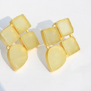 Orecchini con pietre preziose grezze Orecchini con topazio limone grezzo Orecchini con perle Orecchini grezzi naturali Orecchini con finitura opaca Orecchini con pietre preziose