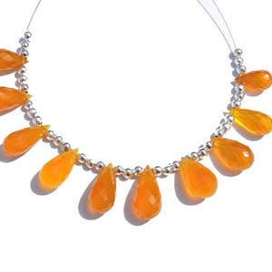 10 Stück natürliche mangogelbe Chalcedon facettierte Tropfenperlen Größe 15X7 - 12X7 MM