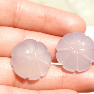 Geschnitzte Edelsteinblumen/natürlicher Lavendel-Chalcedon, geschnitzte Blumen/geschnitzte Edelsteinblumen, 2 Stück, Größe 20 mm