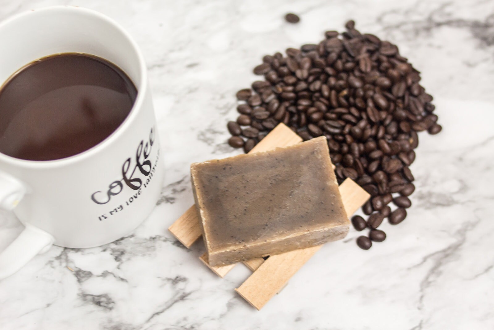 So coffee мыло. Coffee scrub handmade. Скраб мыло с кофе цветное своими руками. Кофейное мыло из прозрачной основы. Vegan скраб.