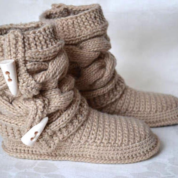 Bottes tricotées pour femmes. Pantoufles pour la maison. Avec boutons. Chaussettes tricotées. Gris. Chaussettes chaudes à semelles souples. Laine. Hiver. Super cadeau