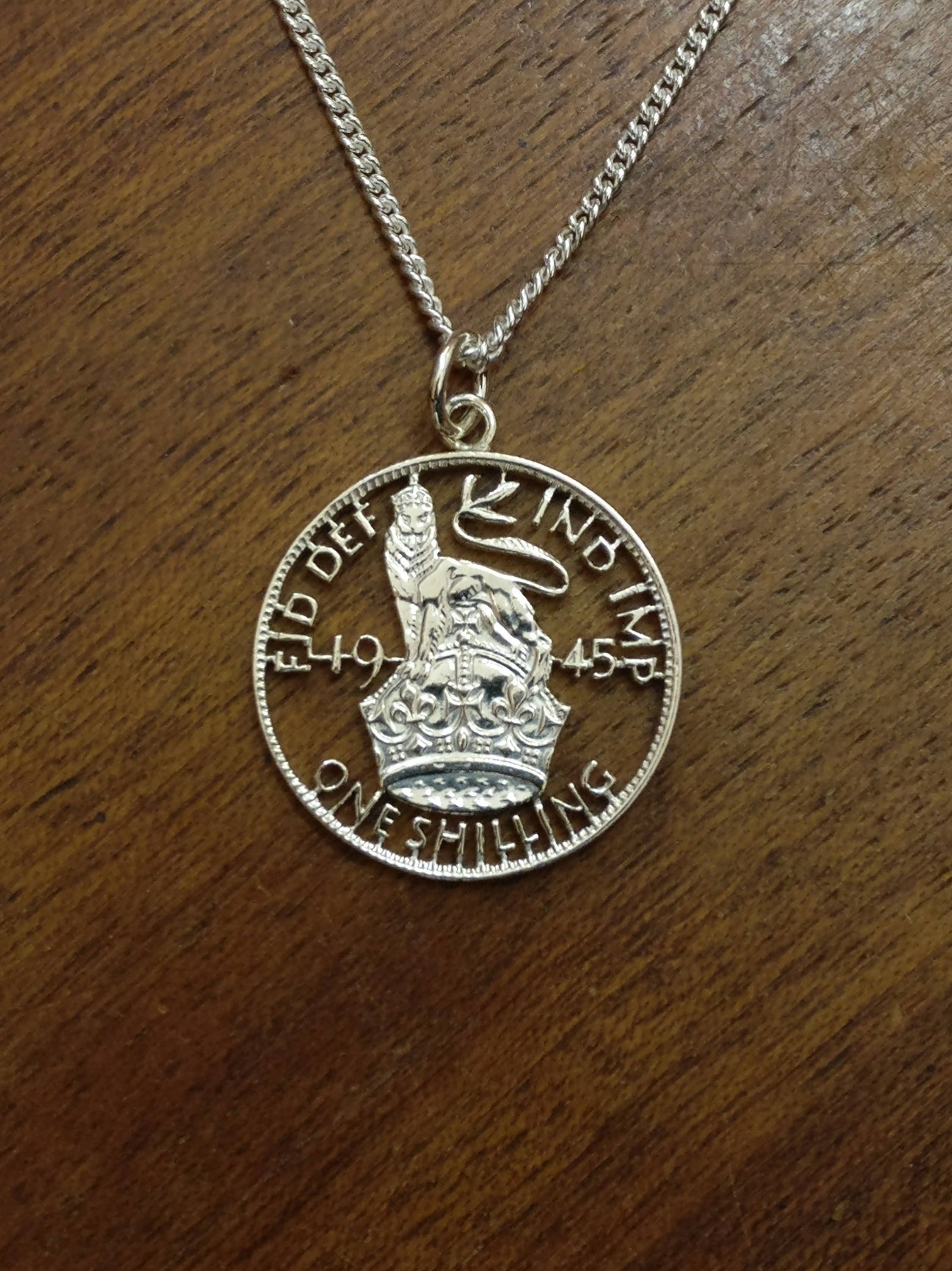 1945年ジョージ6世シルバーシリング - カットアウトコインネックレス