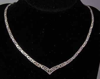 Collar de plata con meandro, collar de plata griega