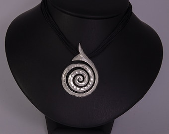 Pendentif en argent spirale, pendentif circle of life, pendentif clé grec, pendentif en spirale forgée