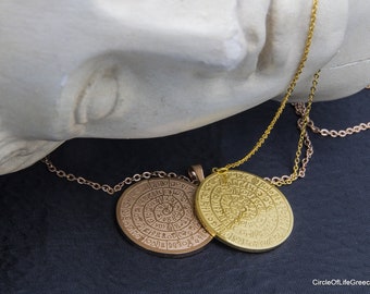 Colgante chapado en oro con disco de Phaistos, colgante de acero inoxidable chapado en oro, colgante con disco de Phaistos