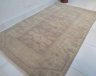 oushak rug,4.5x2.7,ft,antique rug,vintage rug,faded decor,turkish rug,wool rug,bohemian rug,handknotted rug,neutral rug,pastel rug,3x5 rug